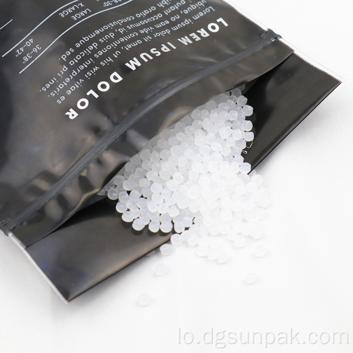 ກະເປົາຫຸ້ມຫໍ່ zipper ດ້ວຍປ່ອງຢ້ຽມທີ່ຈະແຈ້ງແລະ hook